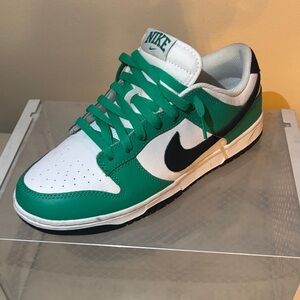 Nike Low Top Sneakers - Green White Black